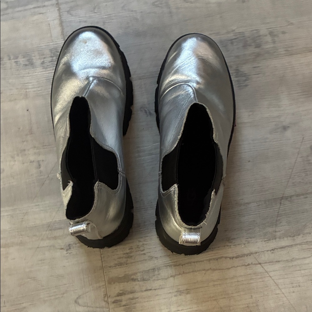 UGG Kids Silver Metallic Chelsea Boots